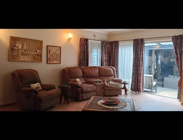 4 BEDROOM HOUSE FOR SALE IN REYNO RIDGE